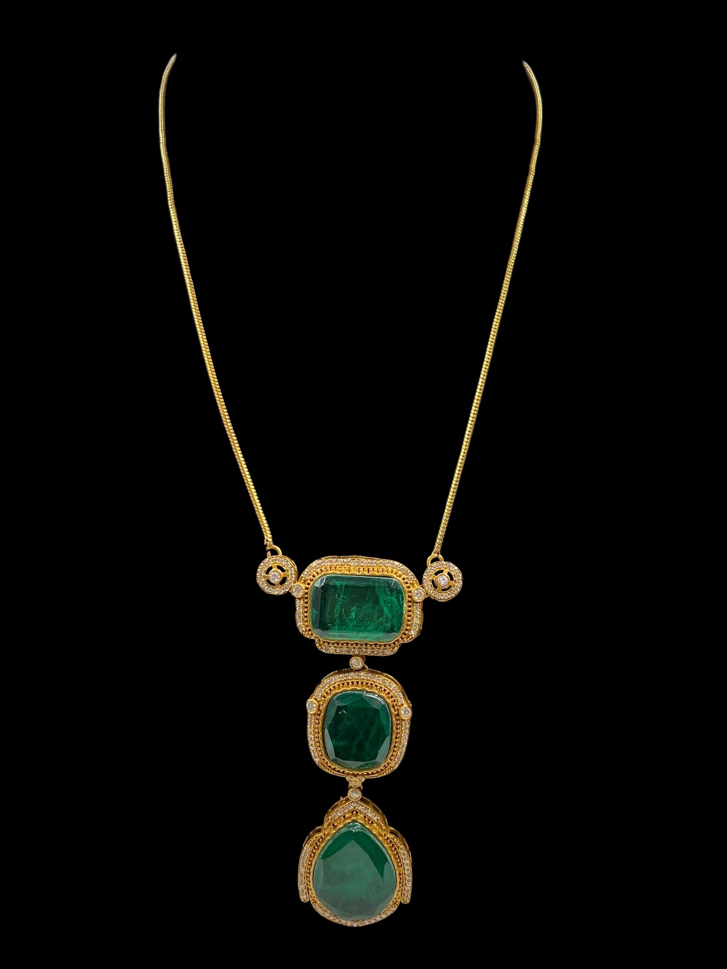 Zeenat - Emerald Green Chain Necklace Set With Earrings