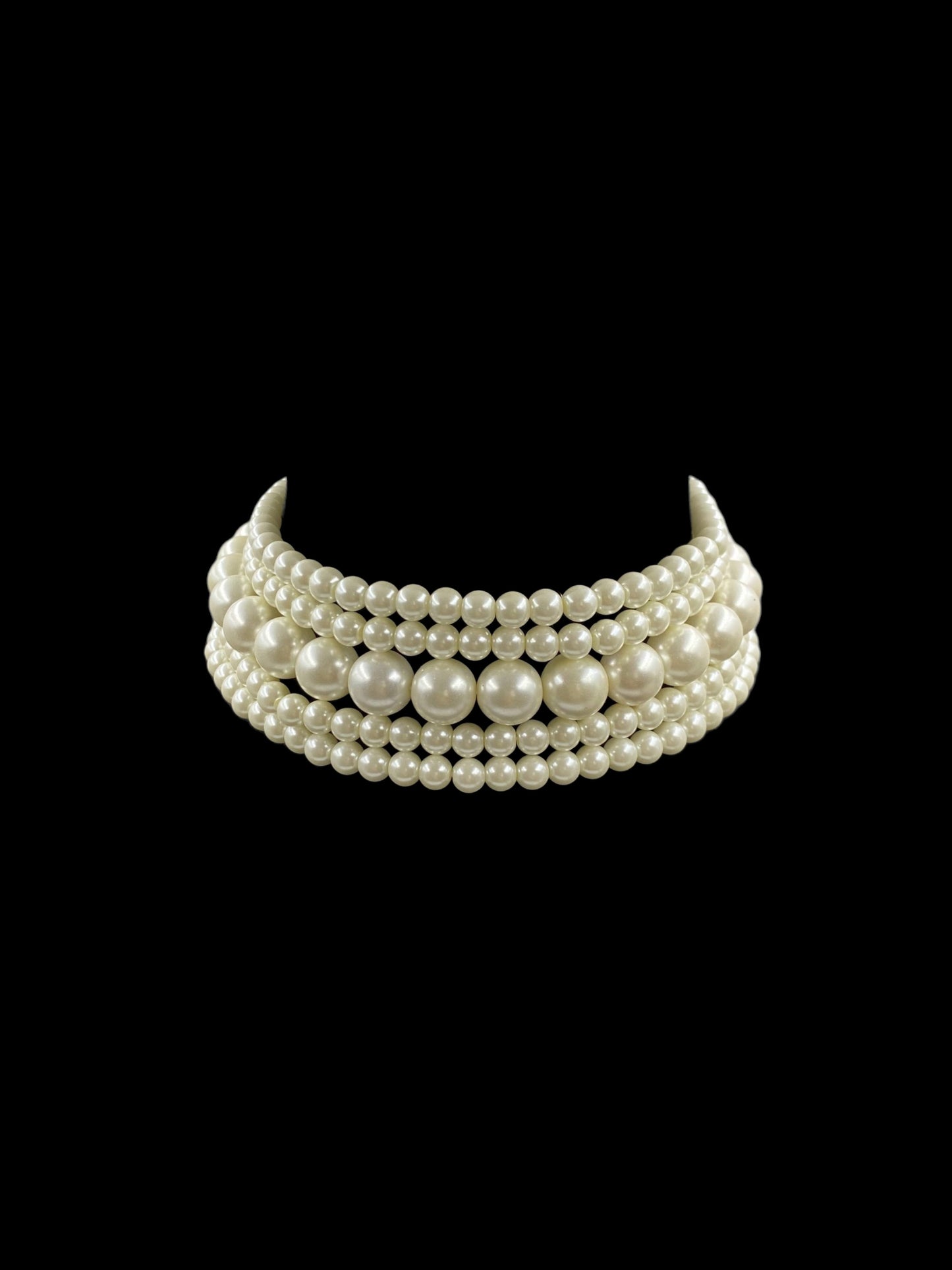 WHITE SHELL PEARL CHOKER