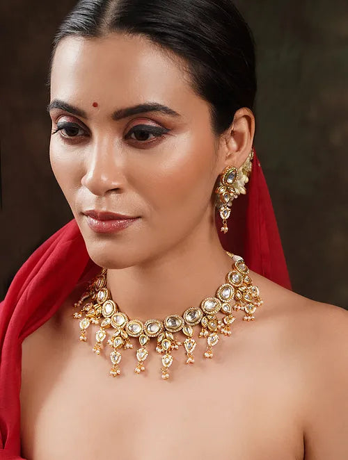 Elegant Kundan Necklace with Earrings