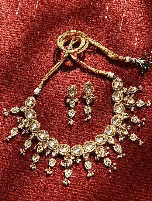 Elegant Kundan Necklace with Earrings