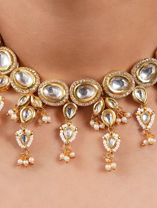 Elegant Kundan Necklace with Earrings