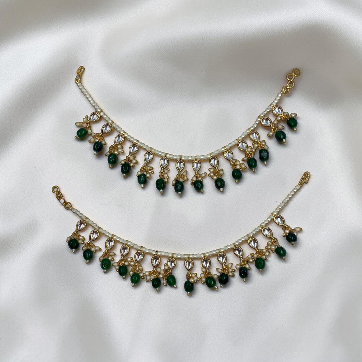 Royal Emeralds Pearl Earchain