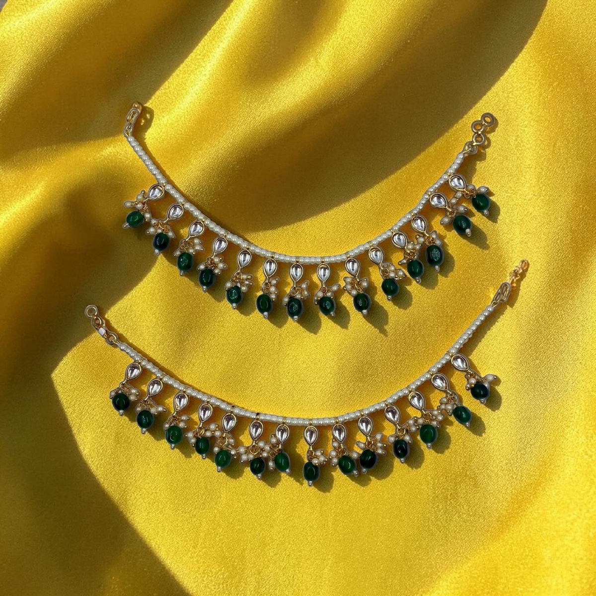 Royal Emeralds Pearl Earchain