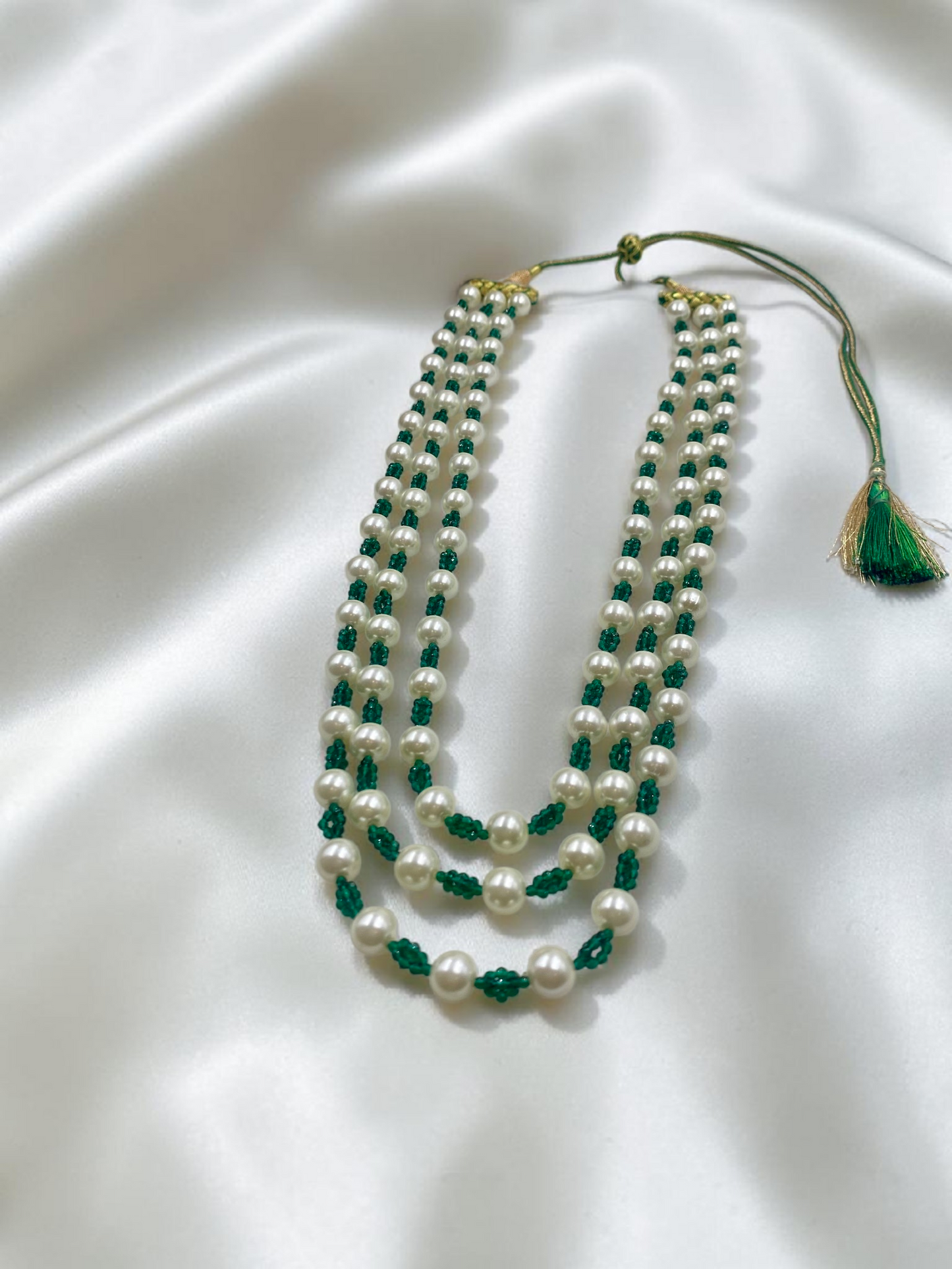 TRIPLE LINE WHITE SHELL PEARL & HYDRO LONG NECKLACE