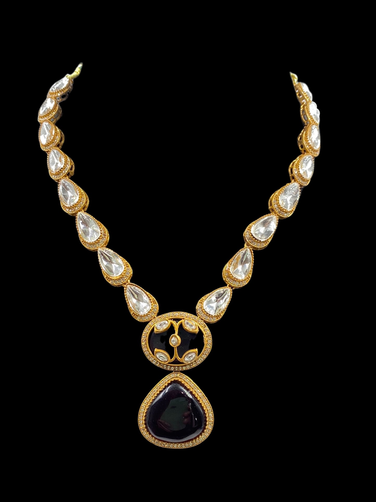 Mehr-un-Nisa - Traditional Red Long Polki Heirloom Set With Earrings