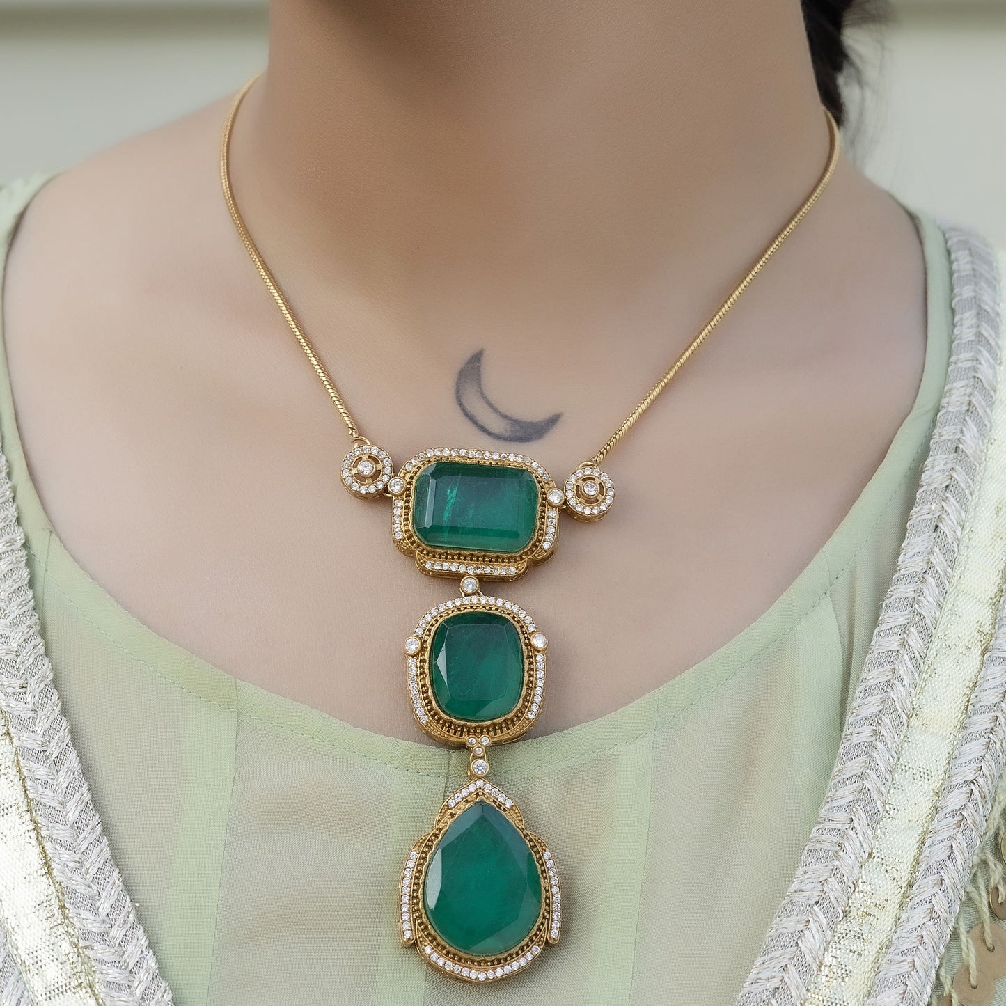 Zeenat - Emerald Green Chain Necklace Set With Earrings