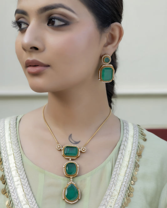 Zeenat - Emerald Green Chain Necklace Set With Earrings