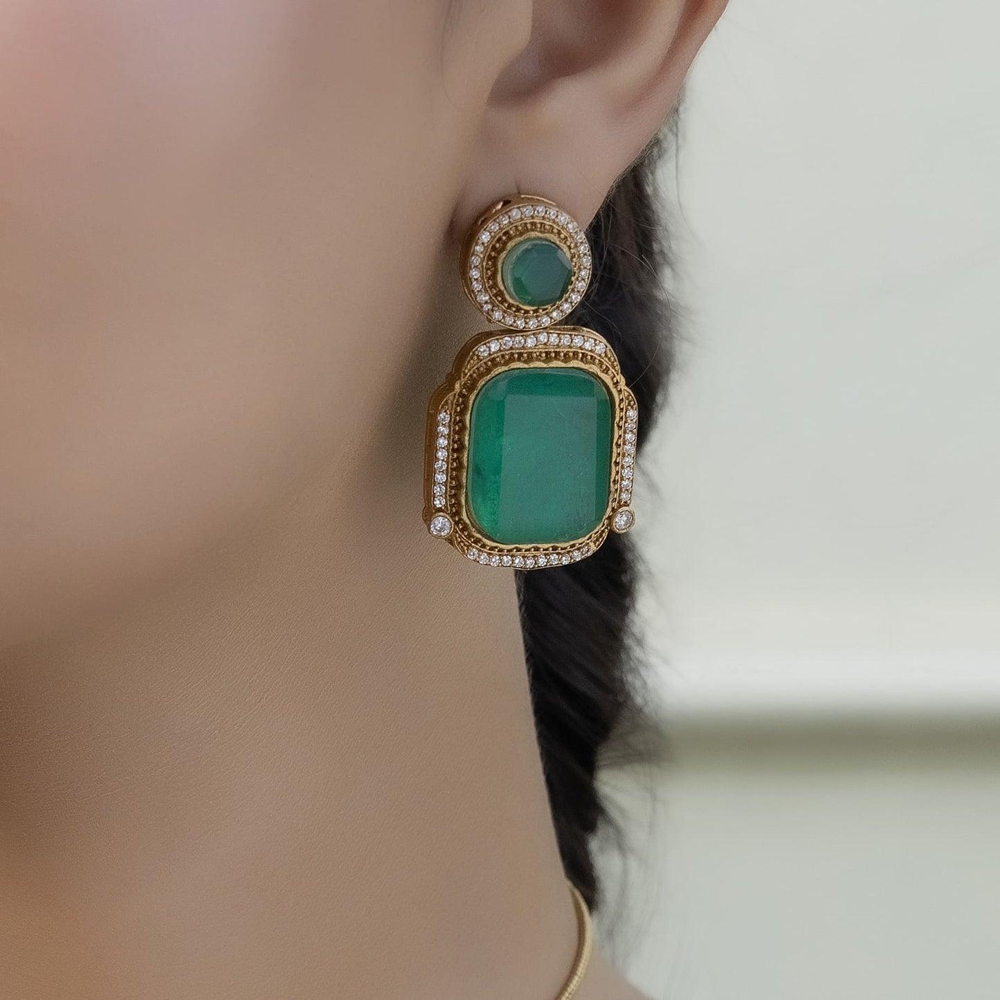 Zeenat - Emerald Green Chain Necklace Set With Earrings