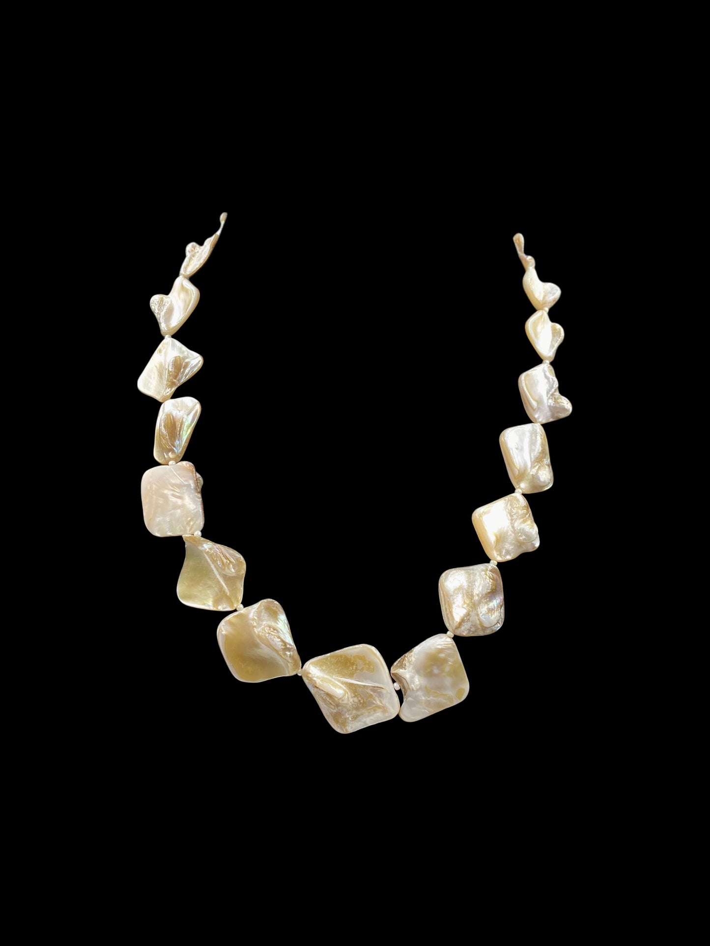 SINGLE LINE MOTHER OF PEARL NECKLACE