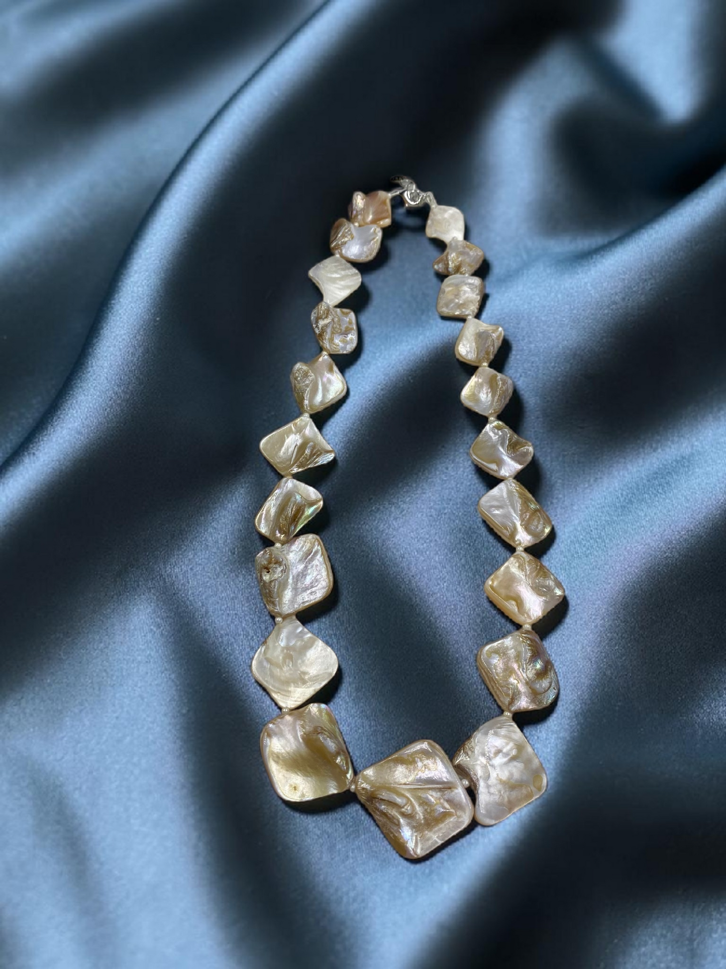 SINGLE LINE MOTHER OF PEARL NECKLACE