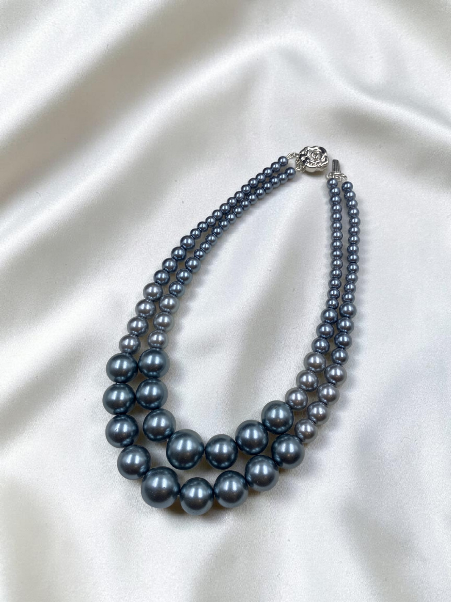DOUBLE LINE GREY SHELL PEARL SHORT NECKLACE