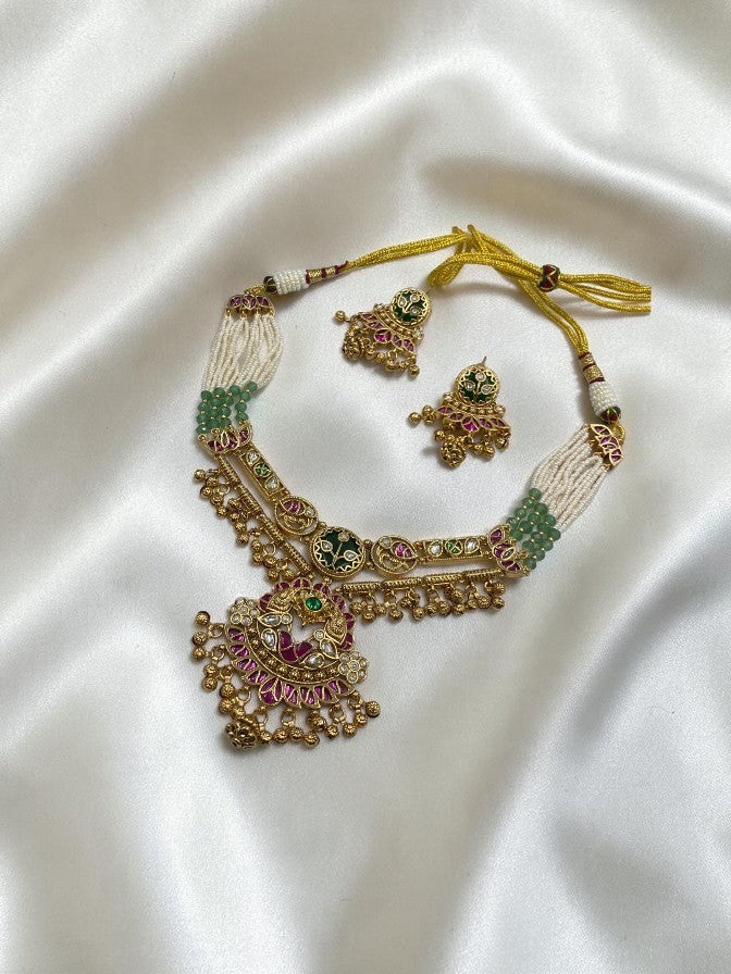 TEMPLE SHORT NECKLACE WITH EARRINGS