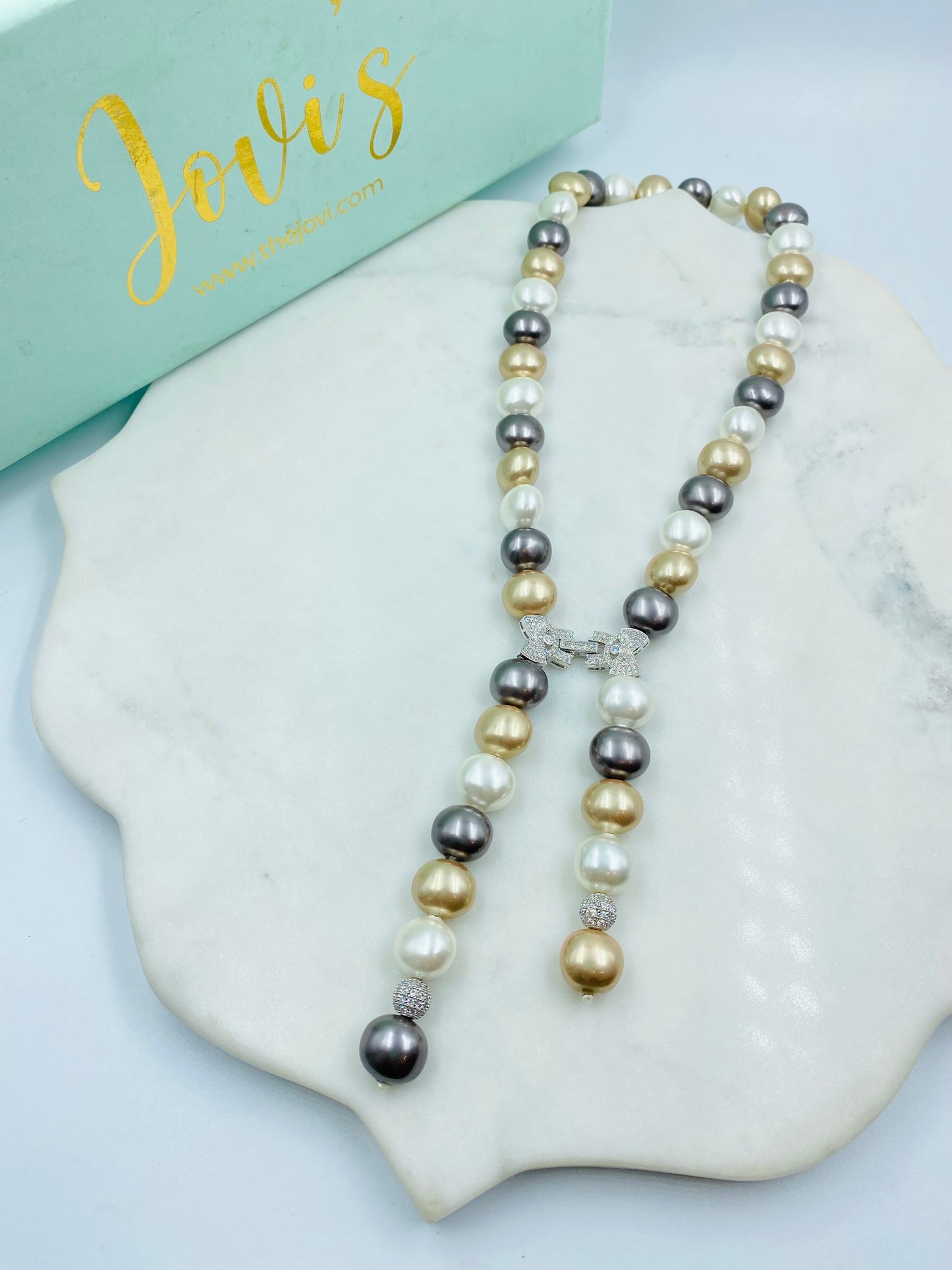 SHELL PEARLS AND CRYSTAL SWAROVSKI KNOT NECKLACE