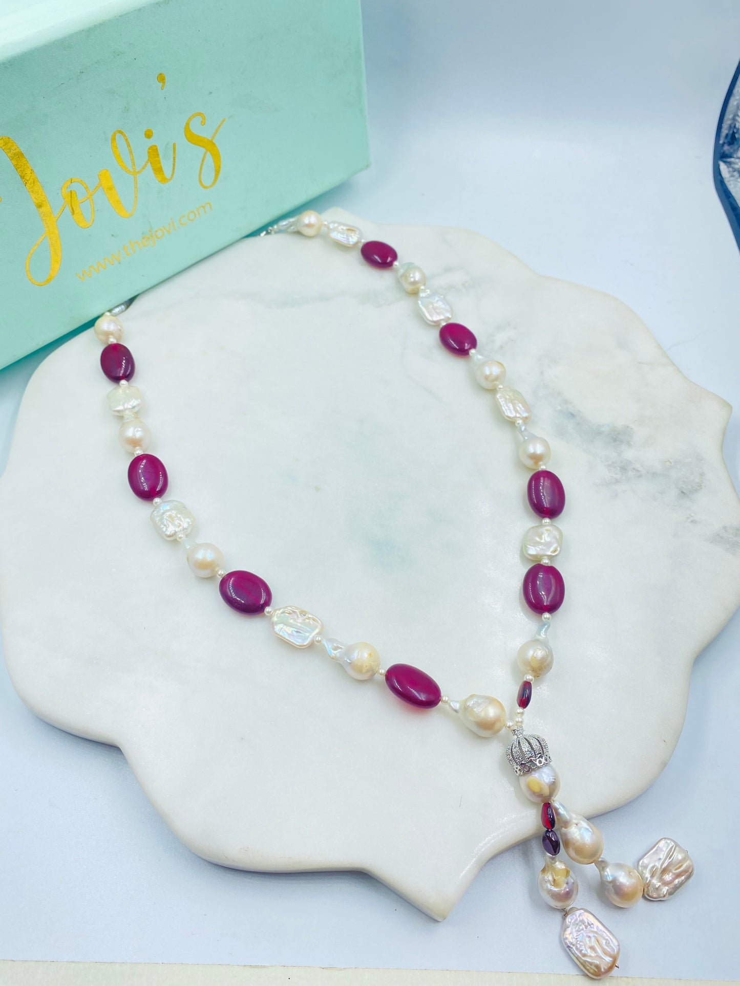 FRESHWATER PEARL AND RED QUARTZ NECKLACE