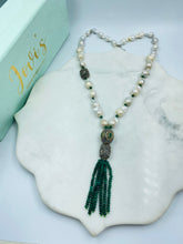 Load image into Gallery viewer, FRESHWATER PEARL AND GREEN JADE NECKLACE

