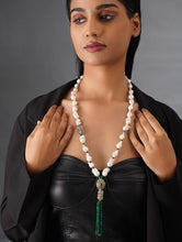 Load image into Gallery viewer, FRESHWATER PEARL AND GREEN JADE NECKLACE
