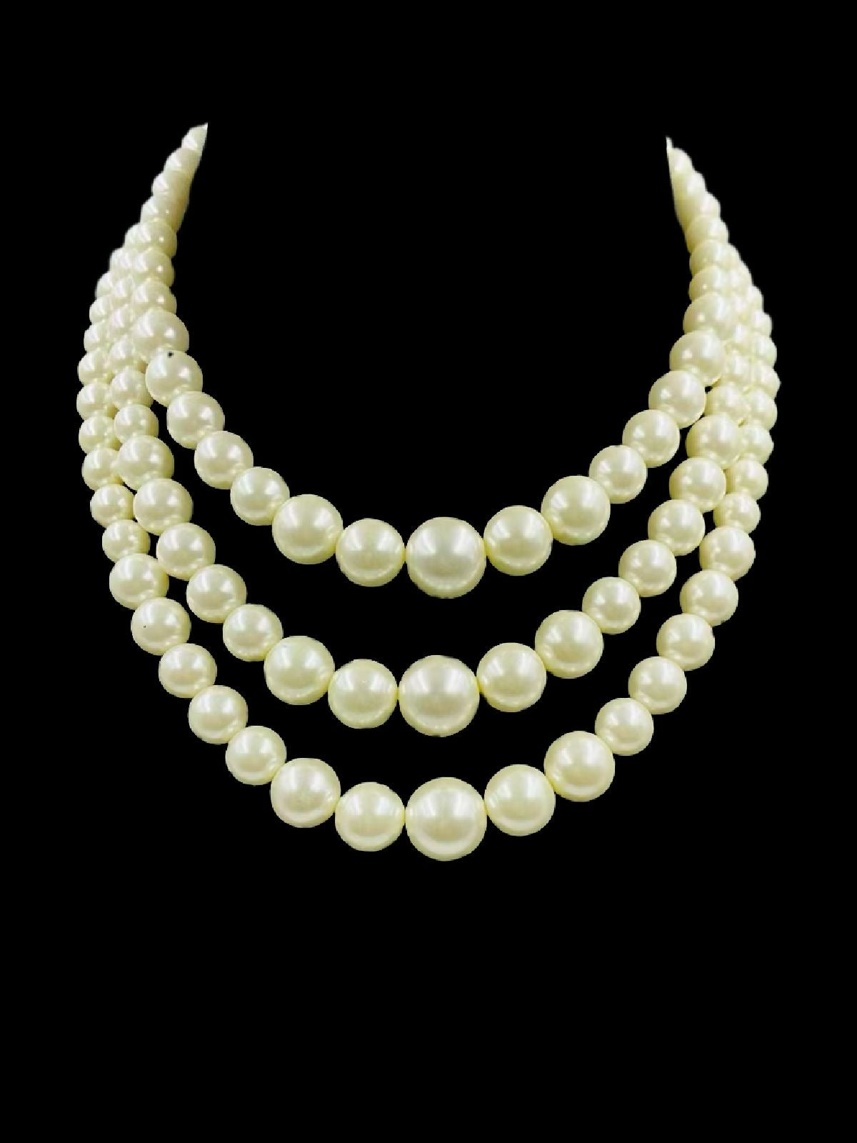 TRIPLE LINE SHELL PEARL NECKLACE