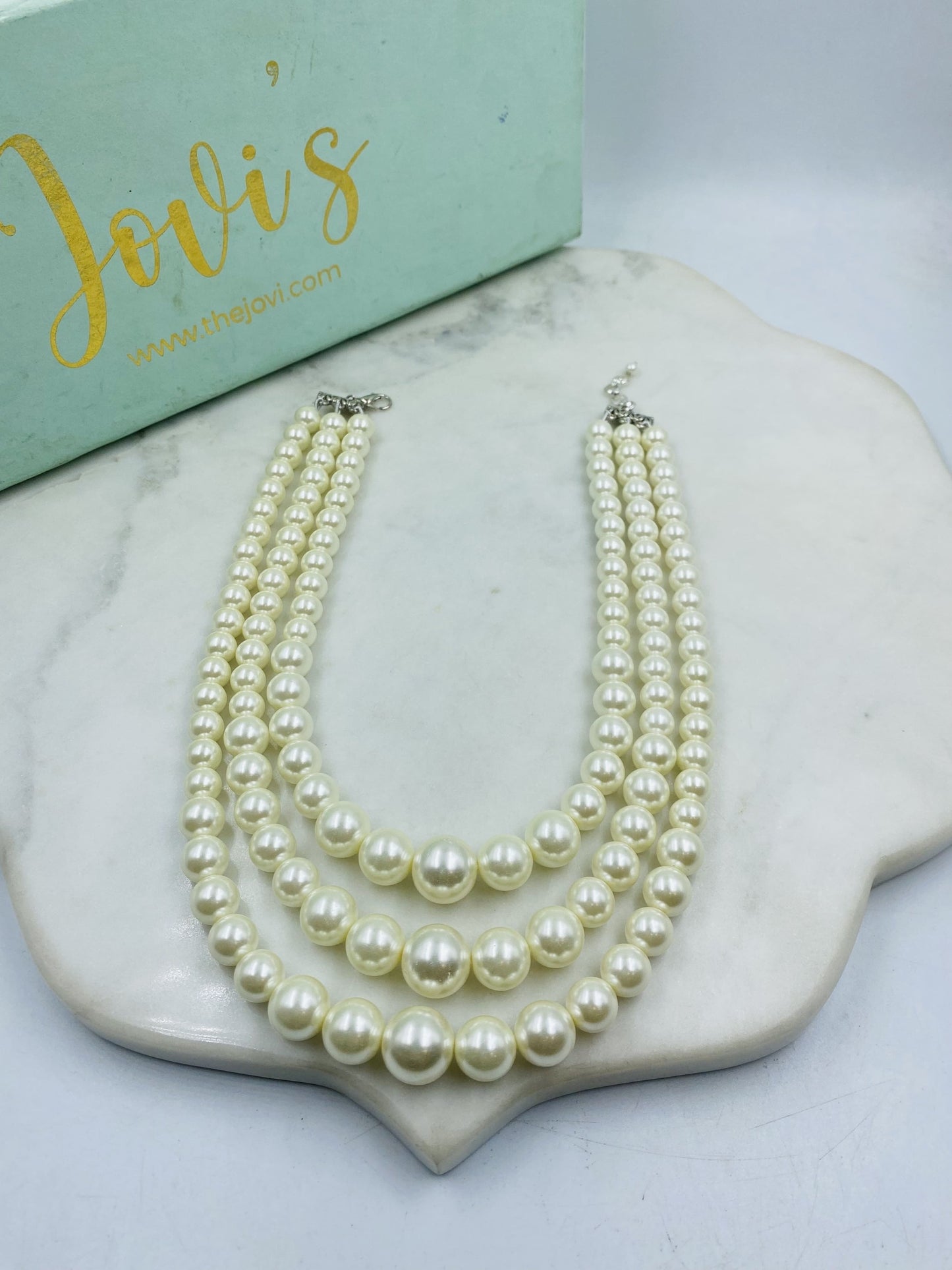 TRIPLE LINE SHELL PEARL NECKLACE