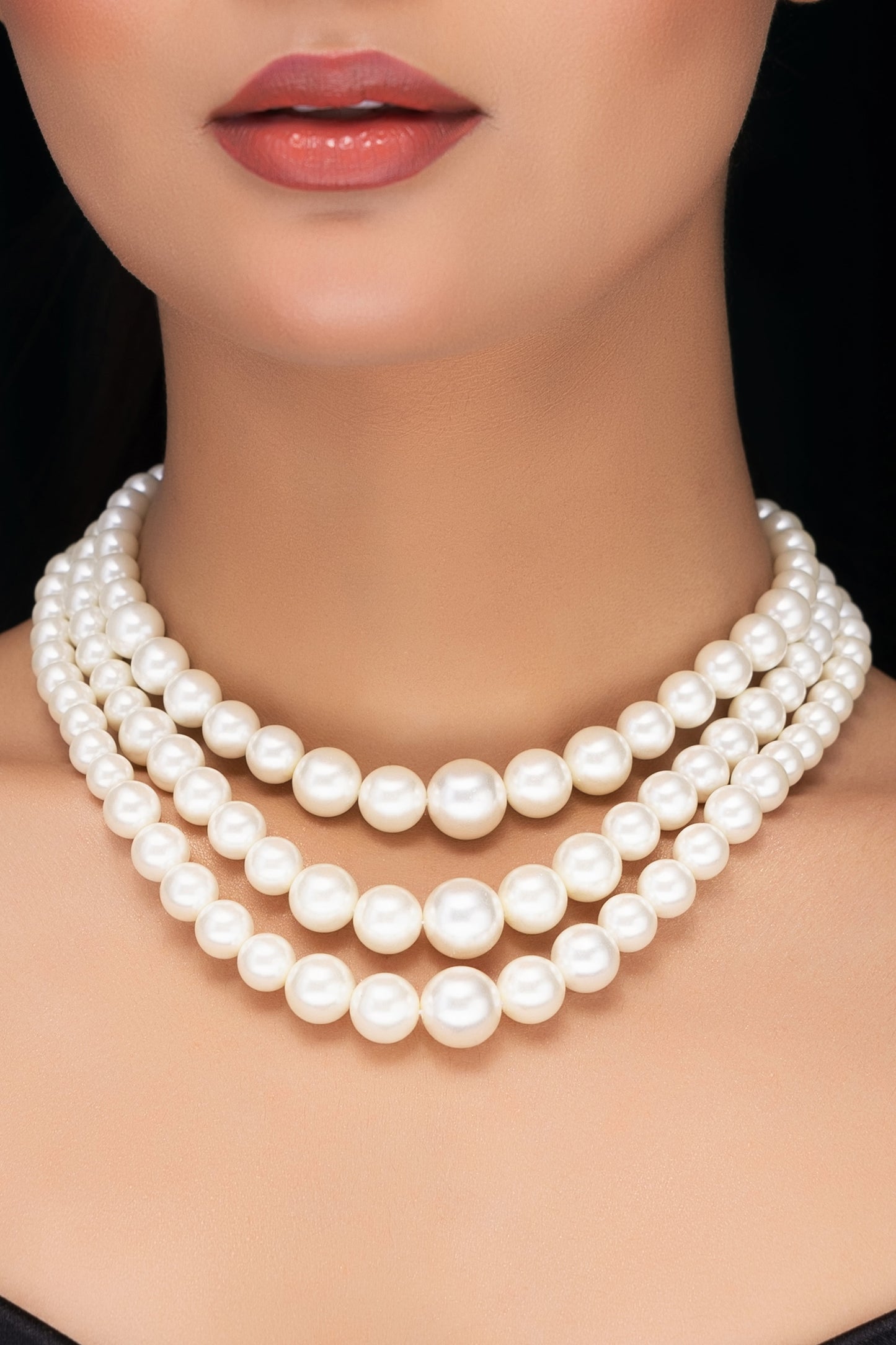 TRIPLE LINE SHELL PEARL NECKLACE