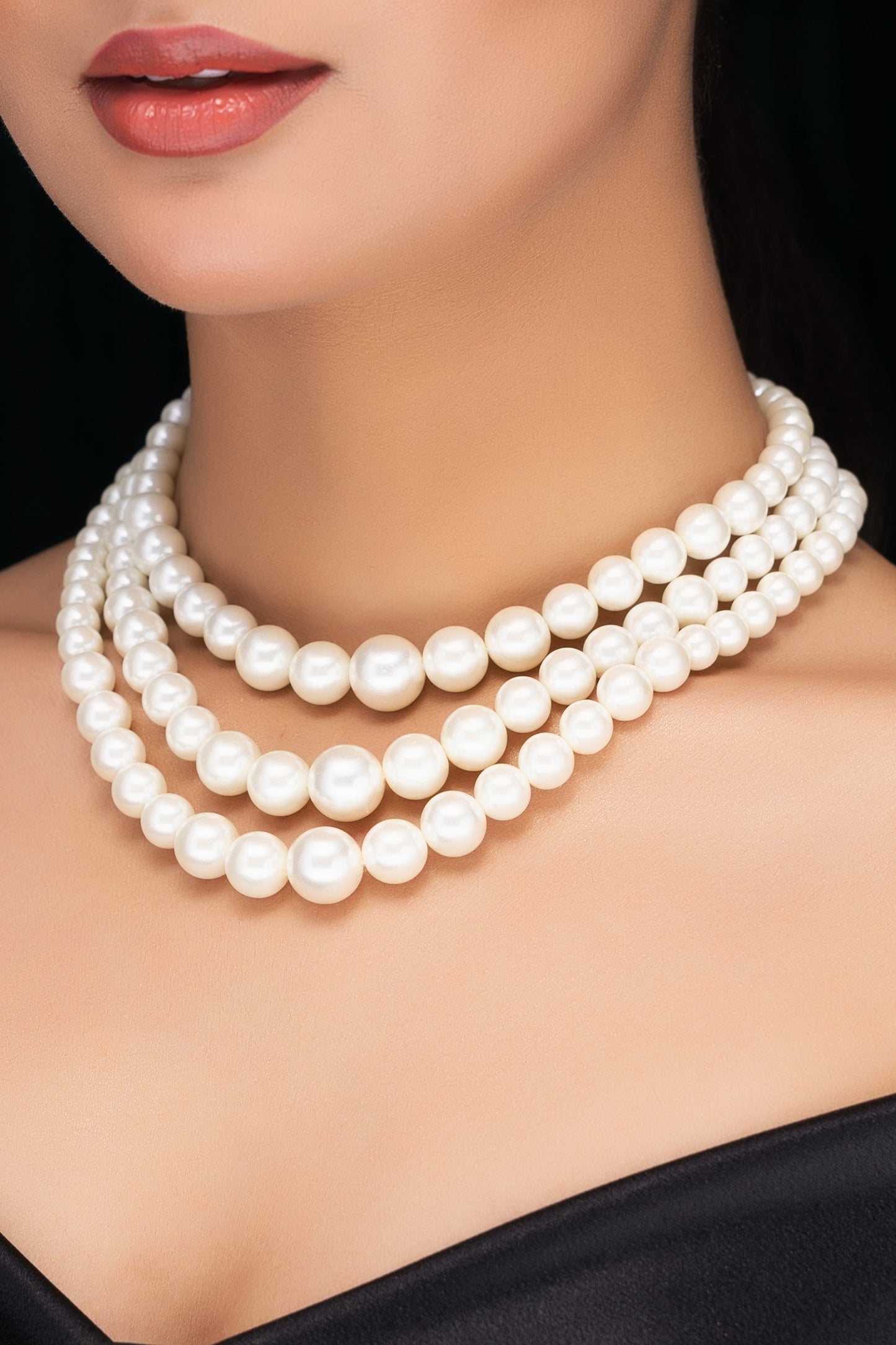 TRIPLE LINE SHELL PEARL NECKLACE