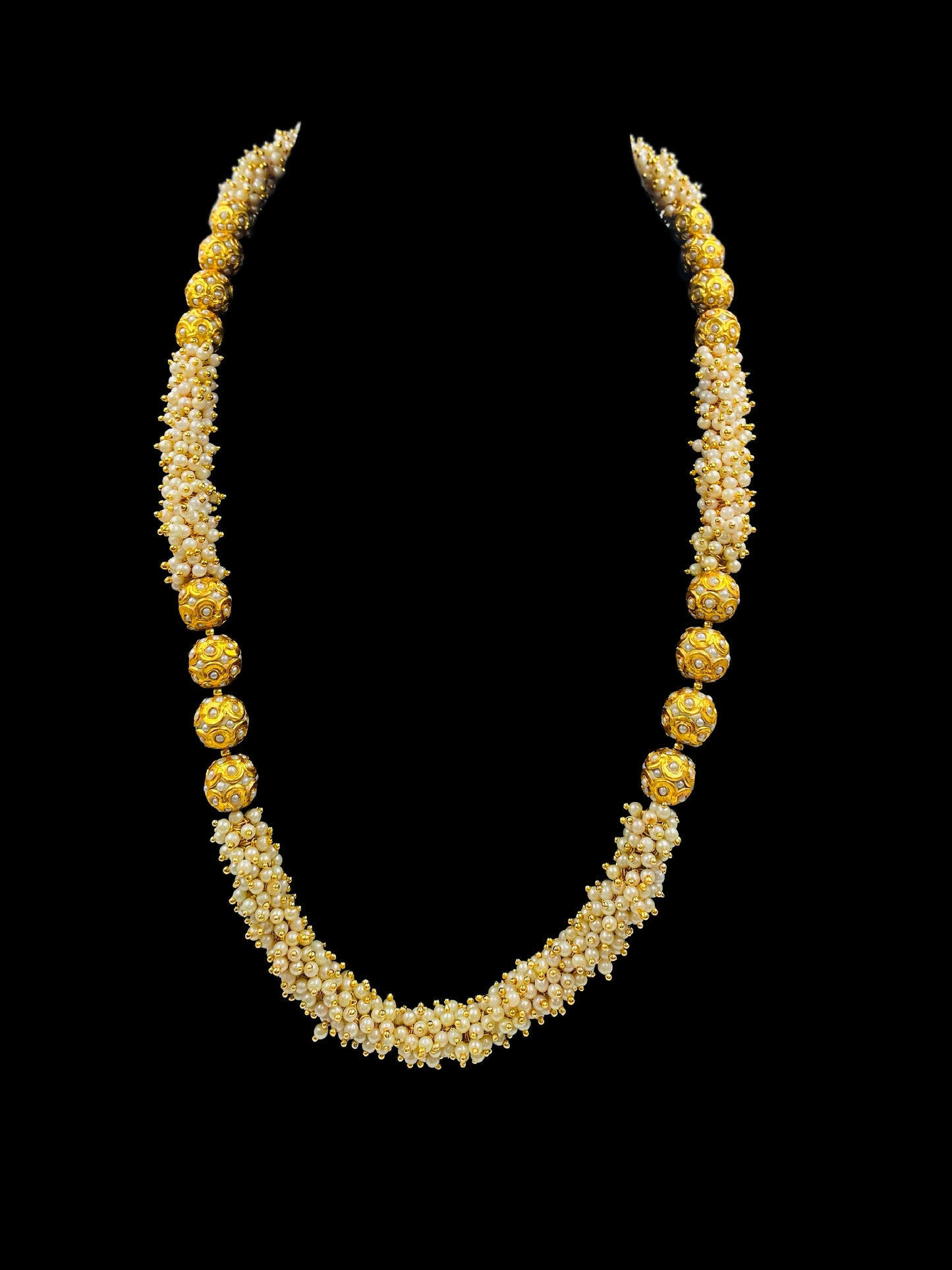 TRADITIONAL PEARL SINGLE LINE NECKLACE WITH EARRINGS