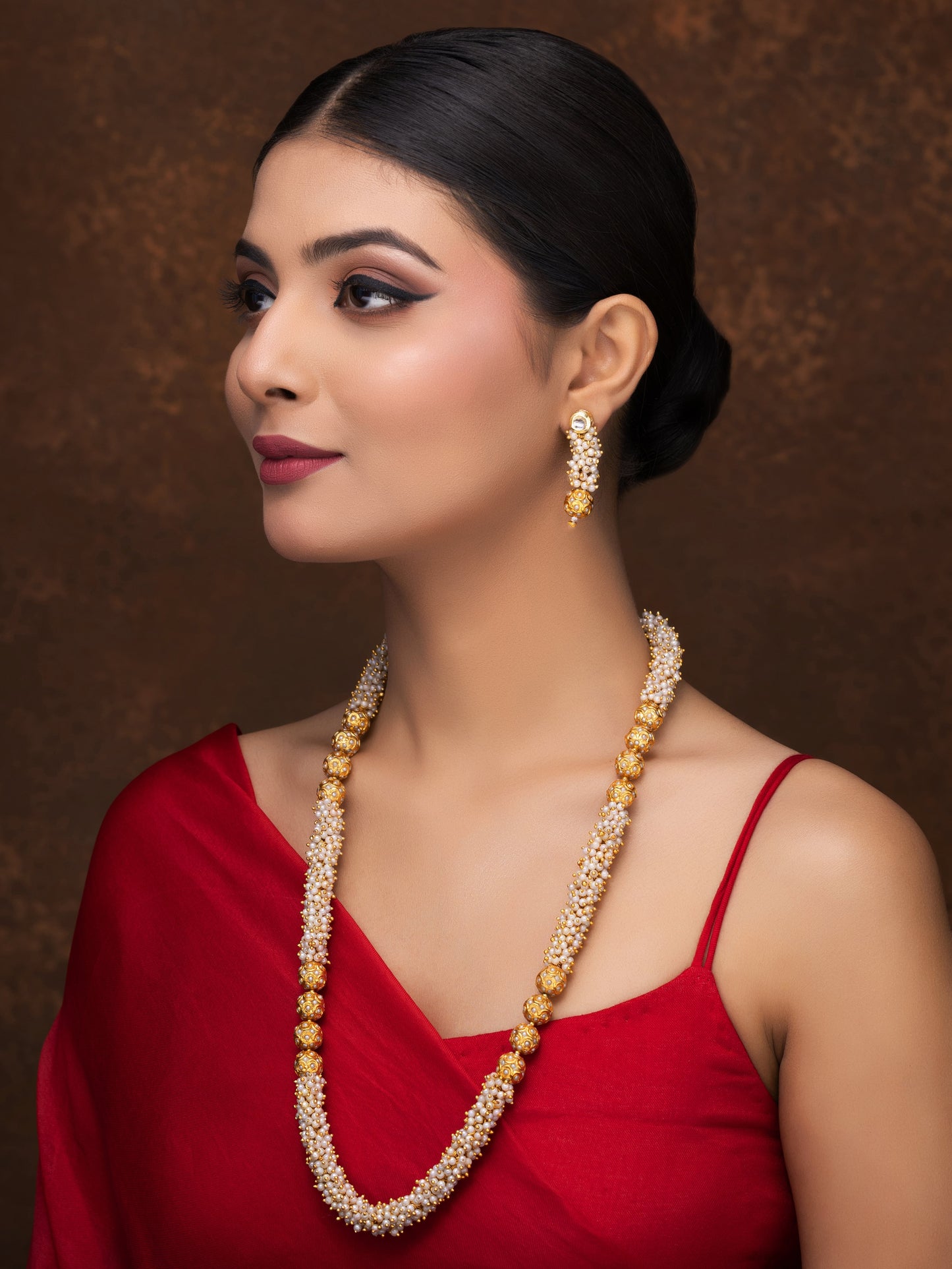 TRADITIONAL PEARL SINGLE LINE NECKLACE WITH EARRINGS