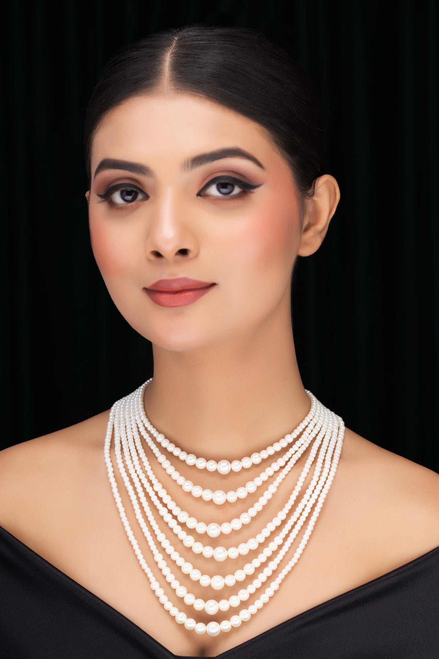 MULTILAYERED SHELL PEARL NECKLACE