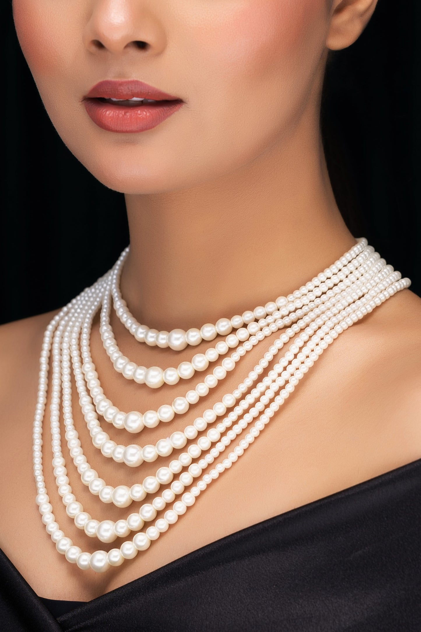 MULTILAYERED SHELL PEARL NECKLACE