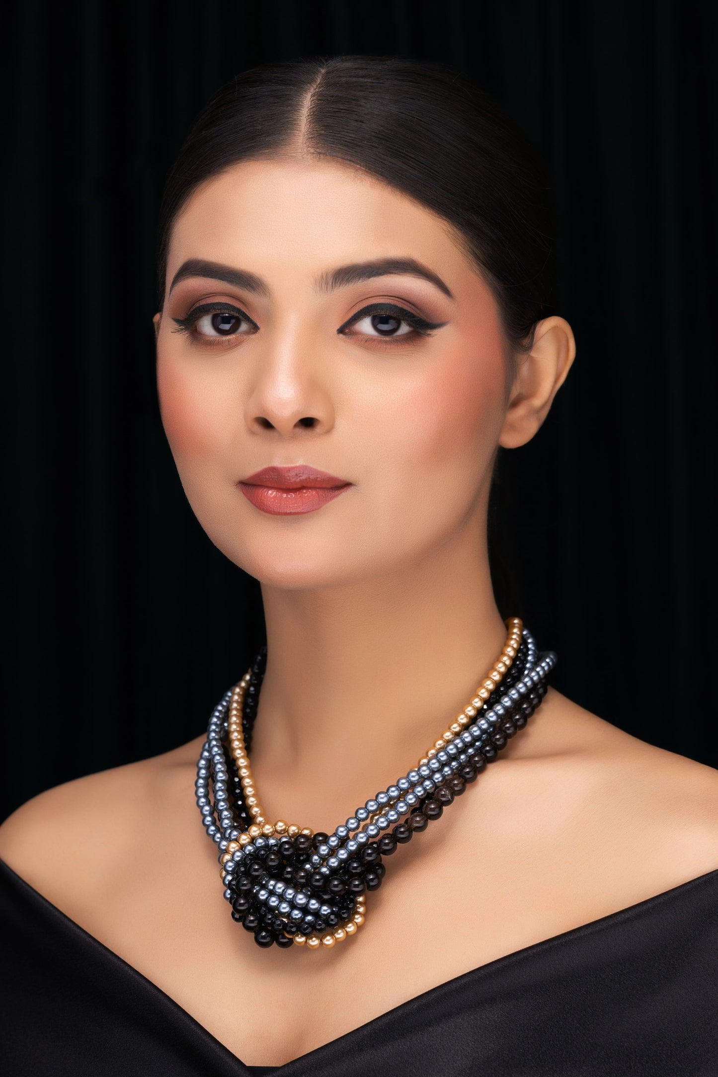 SHELL PEARL & ONYX KNOT NECKLACE