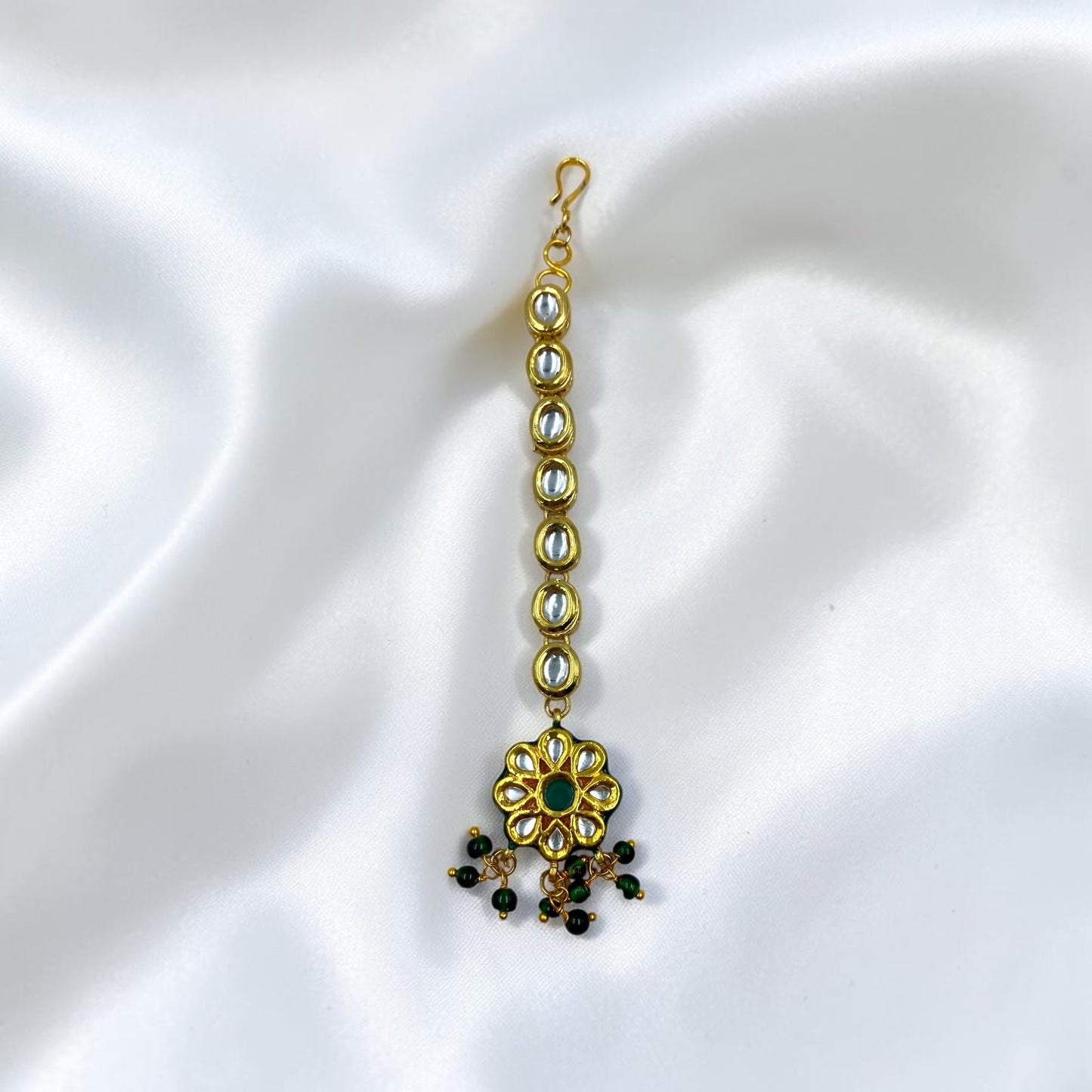 Flower Kundan Mangtika With Green Drop