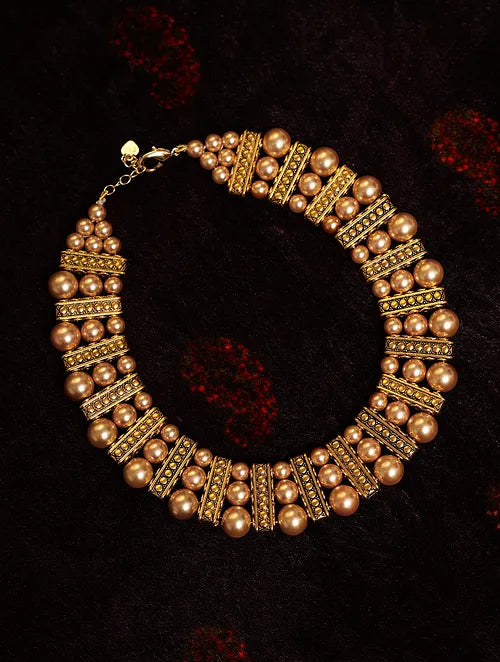 Metallic Pearls Short Necklace