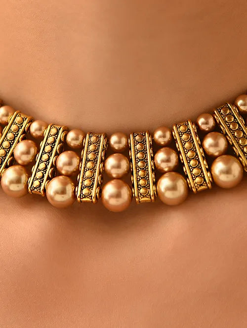 Metallic Pearls Short Necklace