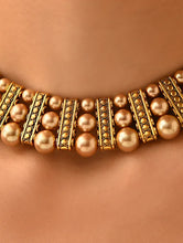 Load image into Gallery viewer, Metallic Pearls Short Necklace

