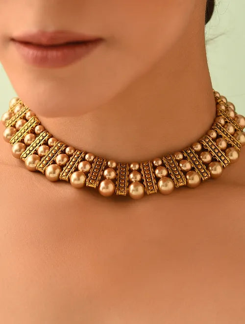 Metallic Pearls Short Necklace