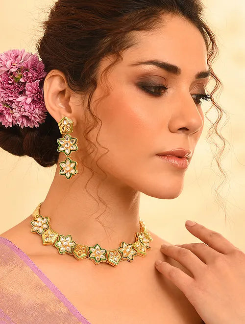 Statement Short Kundan Flower Necklace with Earrings