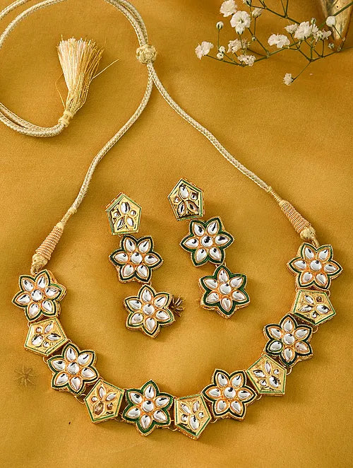 Statement Short Kundan Flower Necklace with Earrings