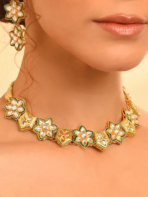 Statement Short Kundan Flower Necklace with Earrings