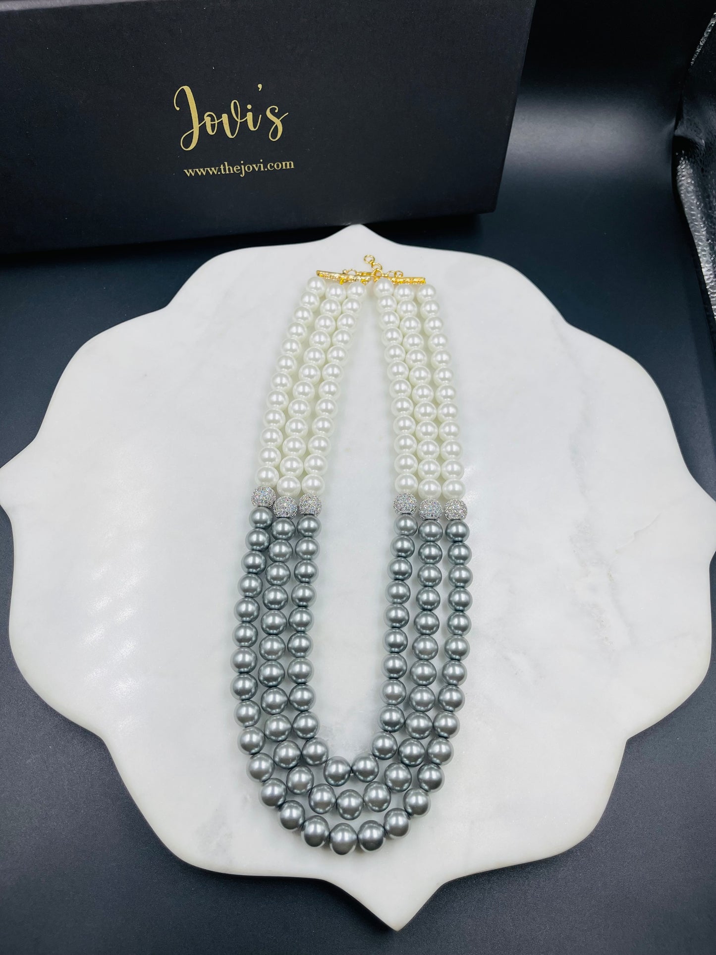 Triple Line Shell Pearl Necklace with Crystal Accessories