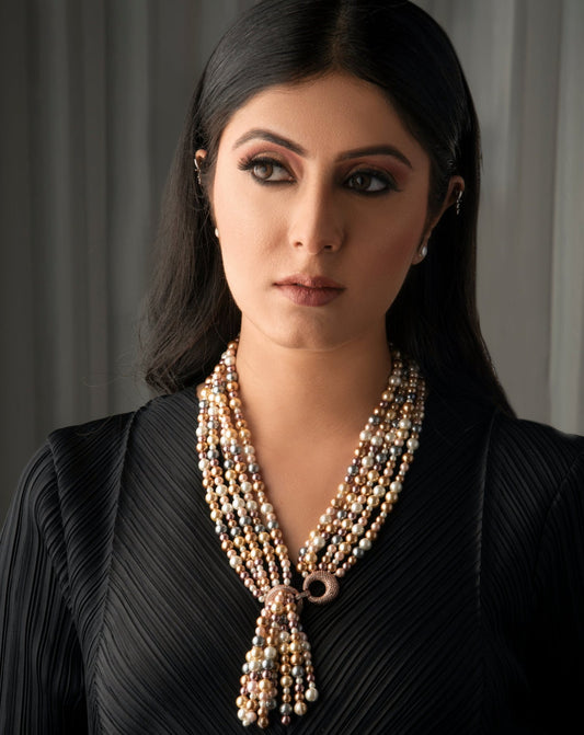 ANGELICA Statement Shell Pearl Knot Necklace