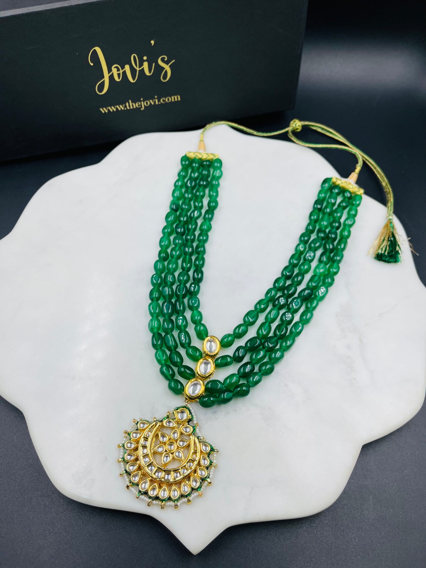 Green Quartz Four Line Necklace with Kundan Pendant